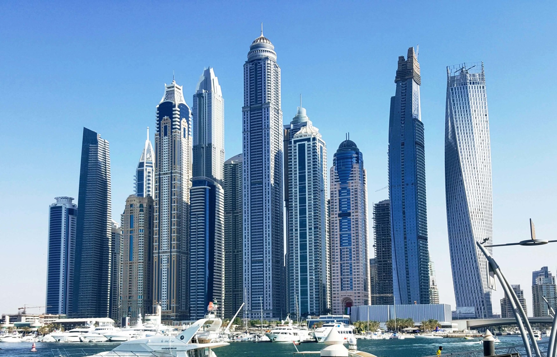 arranha-céus com design inovador