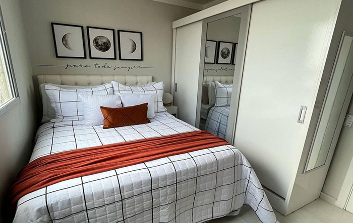 móveis espelhados vs móveis convencionais para quarto