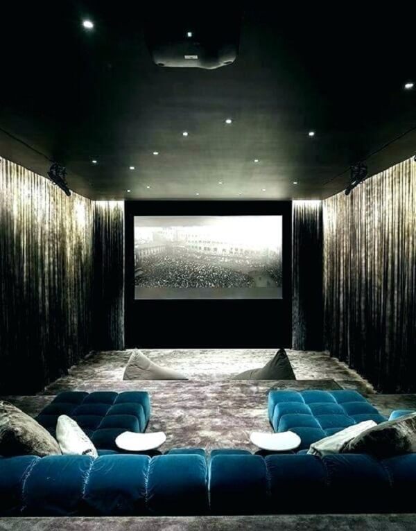 quarto de cinema vs sala de cinema tradicional