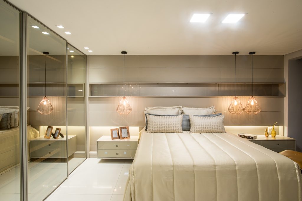 quarto de casal planejado pequeno