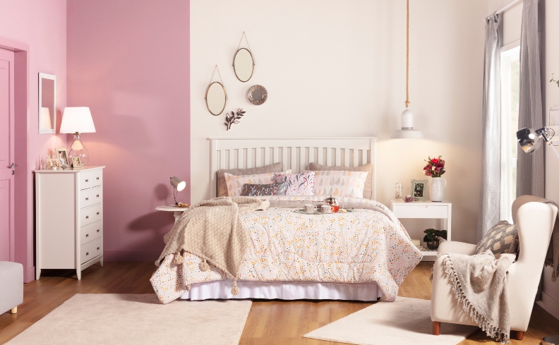 quarto monocromático branco vs cinza