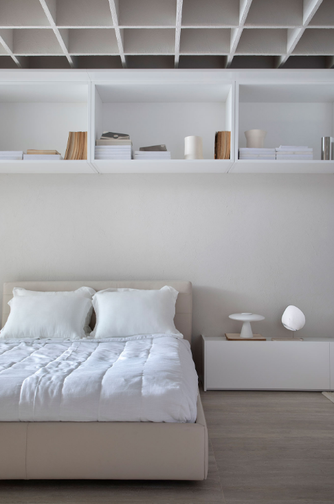 ideias de decoração quarto monocromático branco