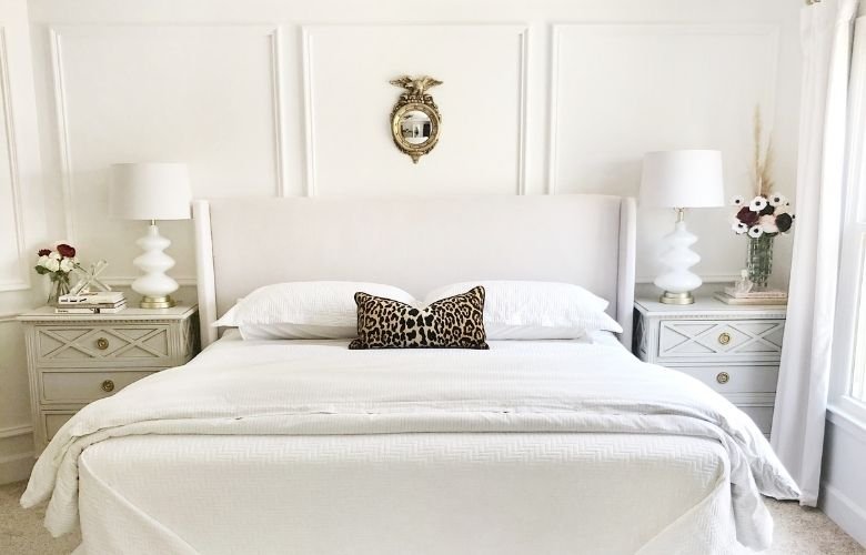 quarto monocromático branco vs cinza