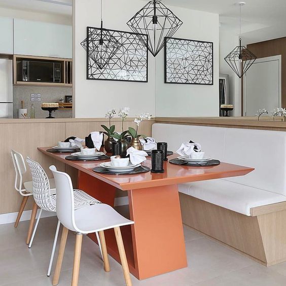 mesa redonda vs mesa quadrada para sala de jantar pequena